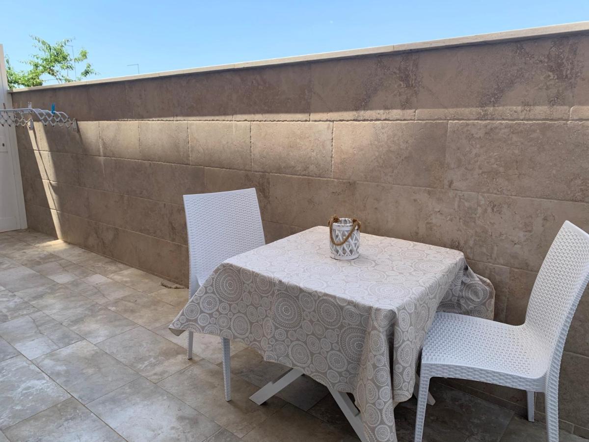 פורטו צ'זראו Monolocali White Angel Apartments מראה חיצוני תמונה